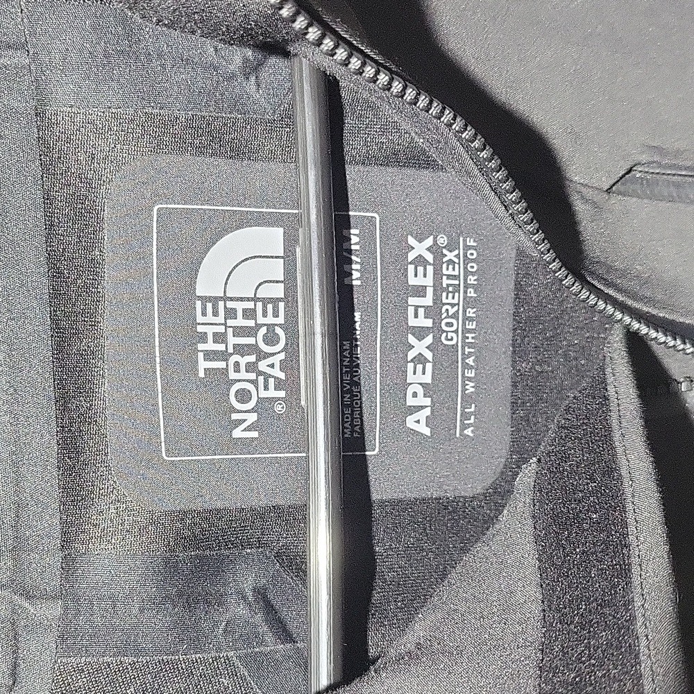 Northface Gore-Tex Waterproof Womens Jacket - Picture 4 of 7